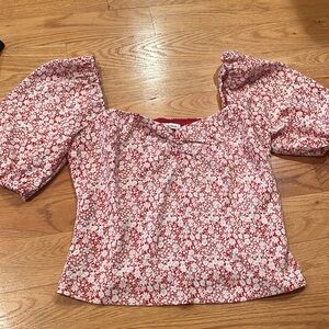 Flowery short sleeve blouse top!